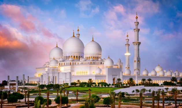 Abu Dhabi enyhítette a beutazás feltételeit a turisták számára