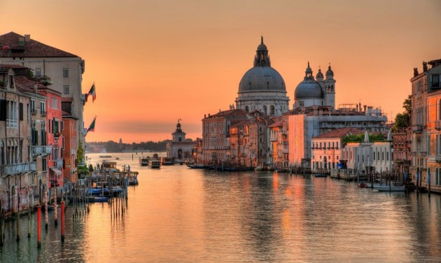 Velence mégsem vezeti be idén a belépődíjat az egynapos turistáknak