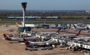 Heathrow-n feloldják az utasszám-korlátozást, a frankfurti repülőtér hosszabbít