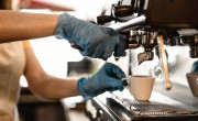 Olaszországban már a bárpultnál fogyasztott kávéhoz is védettség kell