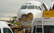 Durva jégeső roncsolta egy osztrák repülőgép orrát