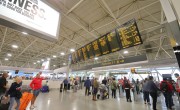 A munkaerőhiány miatt korlátozza a járatok számát a londoni Gatwick repülőtér