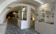 Árpád-kori monostor alá fúrták a 200 éves borospincét, ahol most kiállítást nyílt