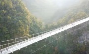 Átadták a világ leghosszabb üvegpadlós hídját Vietnámban – videó