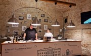 Egy asztalnál a Károlyi grófékkal: száz év családi receptjeiből készült szakácskönyv