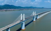 Kína megnyitotta első tengeren átívelő nagysebességű vasútvonalát