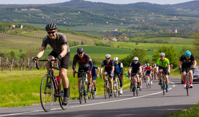Elindult a nevezés a Balatonfondóra, ahol bárki profi kerékpárosnak érezheti...