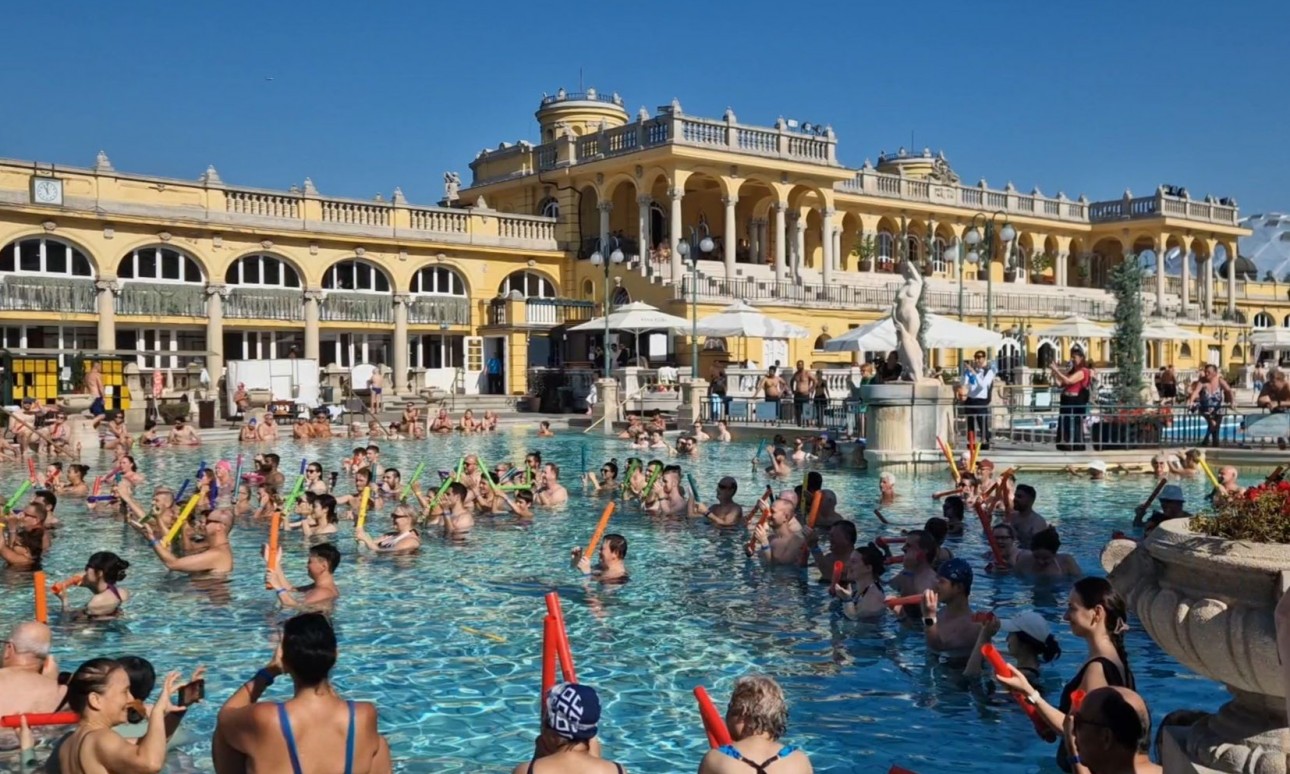 150 forint lesz a belépő a fővárosi fürdőkbe, várakozáson felüli volt a nyári forgalom
