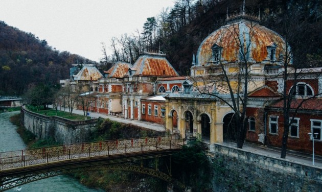 Románia fiatal történelemrajongói egy császári fürdőhely megmentéséért küzdenek