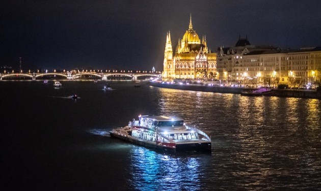 Szilveszterre ismét Budapestre érkezik a Duna leggyorsabb hajója