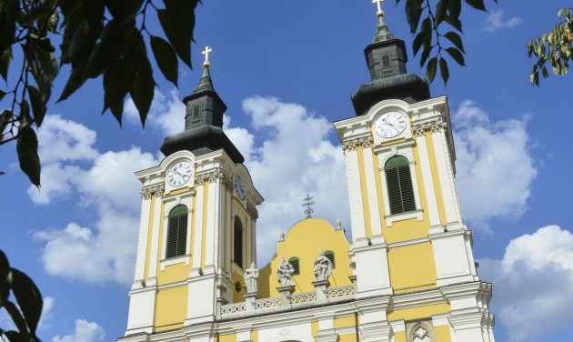 Régi pompájában látható a székesfehérvári Szent István király székesegyház