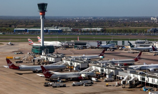 Heathrow-n feloldják az utasszám-korlátozást, a frankfurti repülőtér hosszabbít
