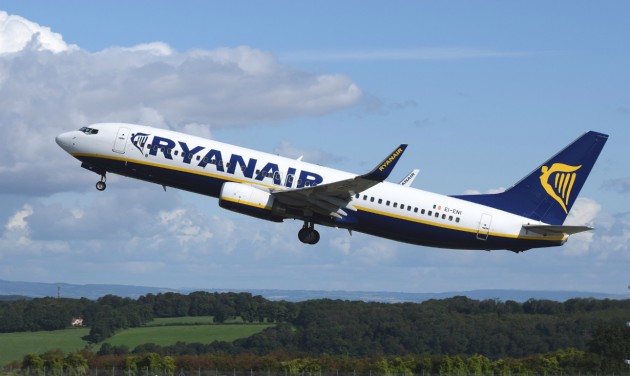 Öt napon belül visszafizeti a törölt járatokra szóló jegyek árát a Ryanair