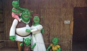 Shrek-tanya, kurta kocsma és koripálya a Holt-Szamosnál