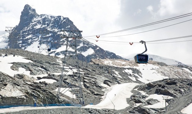 Júliustól kötélpályán utazhatunk a svájci Zermatt és az olasz Breuil-Cervinia között