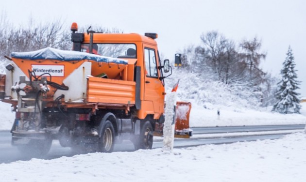 Közlekedési fennakadásokat okozott a havazás Németországban