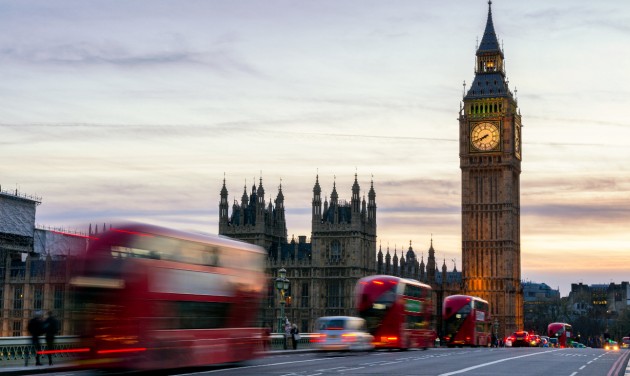 Egyetlen ország sem marad hétfőtől a brit kormány vörös utazási listáján
