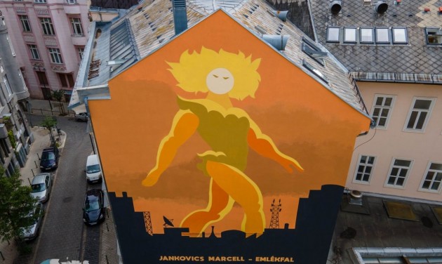 A Fehérlófia mesefiguráját festették a Palotanegyed egyik tűzfalára