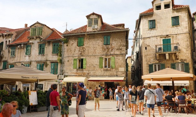 Szökőkútban fürödni és bikiniben várost nézni is tilos Splitben