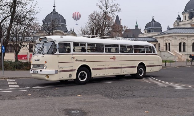 Farmotoros Ikarus 66-os autóbusszal indulnak élményutazások Budapesten