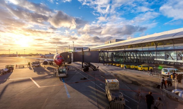 Dánia „zöldadót” vezethet be a repülőjegyek árára