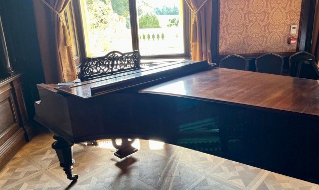 Különleges Bösendorfer zongorával gazdagodott a szabadkígyósi Wenckheim-kastély
