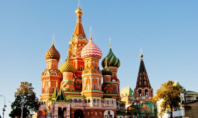 Költségtérítéssel támogatják az oroszokat, hogy belföldön utazzanak