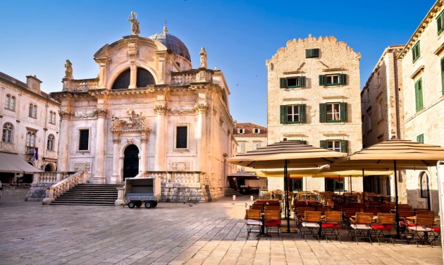 Dubrovnik cáfolja, hogy bünteti a kerekes bőröndök gurítását 