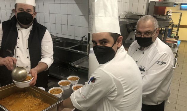 A HotelHero 300 adag ételt főzött Budapesten a rászorulóknak