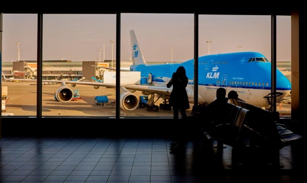 Október végéig korlátozza az utasok számát az amszterdami repülőtér