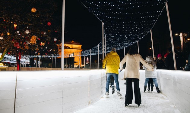 Ingyen korcsolyázhatnak a diákok és tanáraik a Városháza Téli Élményparkjában