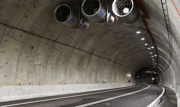 Felavatták Európa egyik leghosszabb víz alatti alagútját Lengyelországban