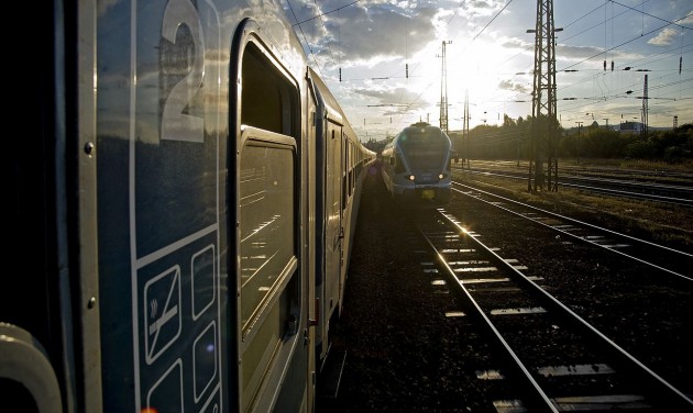 Hétvégenként 24 órában járnak a vonatok Szobra és Szolnokra