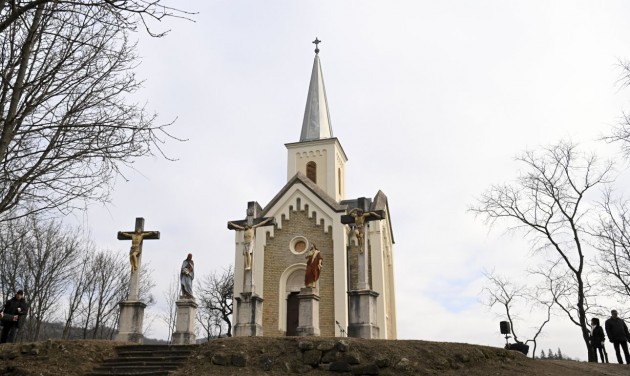 Felavatták a megújult Kálvária-kápolnát Esztergomban