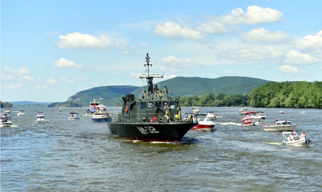 Hajós felvonulás köszöntötte a Dunakanyarban a turisztikai szezont