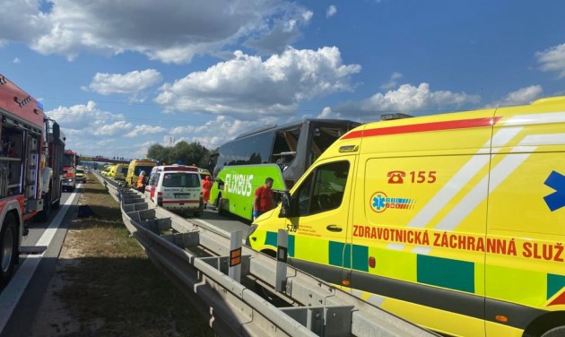 Budapestről induló busz szenvedett baleset Csehországban