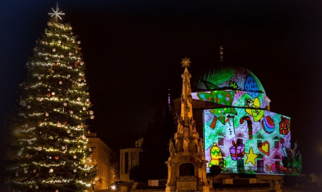 Koncertekkel, fényfestéssel, kézműves vásárral készülnek a karácsonyra Pécsen