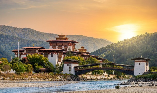 Bhután felére csökkenti horrormagas turisztikai díját