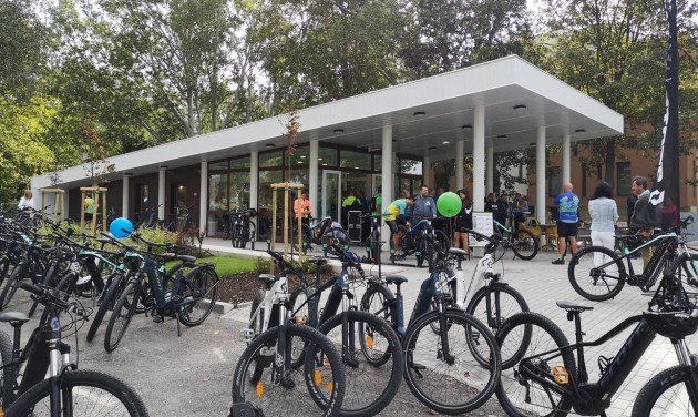 Kerékpáros központot adtak át Balatonfüreden