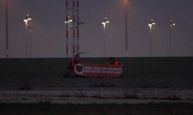 Klímaaktivisták miatt leállt a berlini repülőtér közlekedése