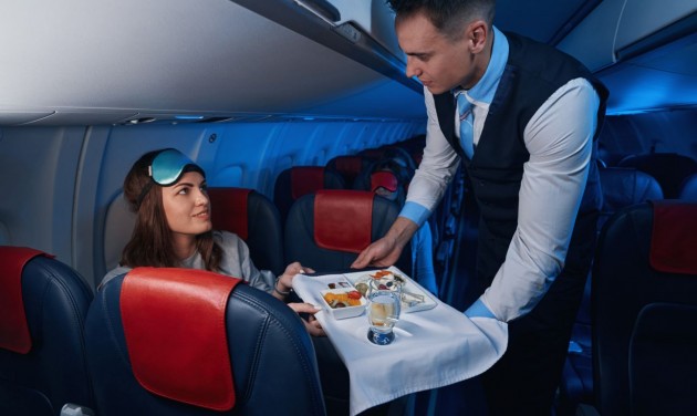 Így csökkentik a légitársaságok az ételpazarlást