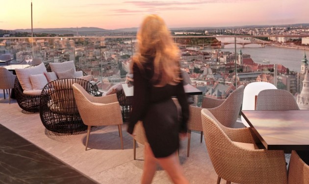 Elképesztő panoráma nyílik a Hilton új tetőbárjából Budapestre