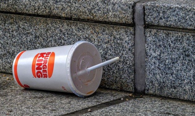 Nem volt rendben az italválaszték a Burger King és a KFC éttermeiben 