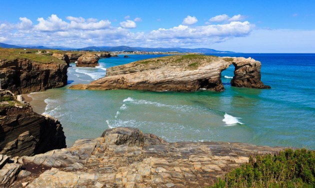 Műanyag pellet árasztotta el az észak-spanyolországi Galicia tengerpartjait