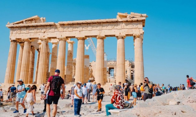 Az Akropoliszon egyre nagyobb méretet ölt a túlturizmus