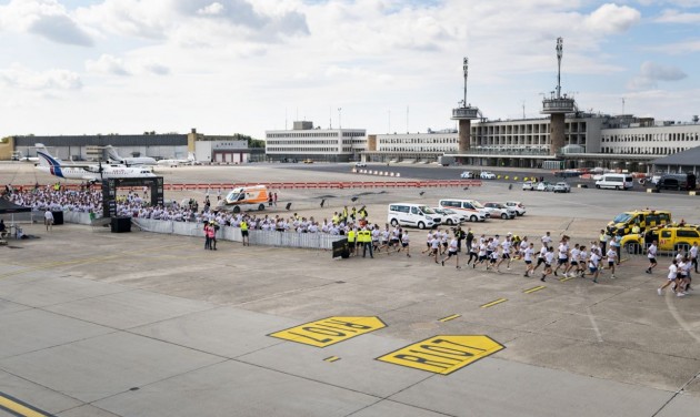 Közel 700-an futottak Ferihegyen a jótékonysági repülőtéri futóversenyen