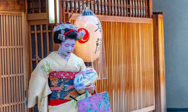 A szemtelen turisták miatt korlátozzák a belépést a kiotói gésanegyedbe