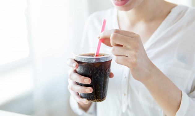 Újrahasznosítható poharakra vált automatáiban a Coca-Cola