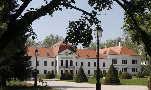 Megújult a nagycenki Széchenyi-kastély épülete