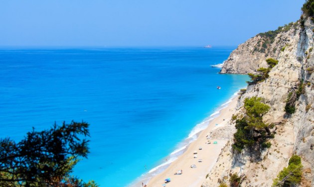 Új jogszabály védi a nyilvános strandokat Görögországban